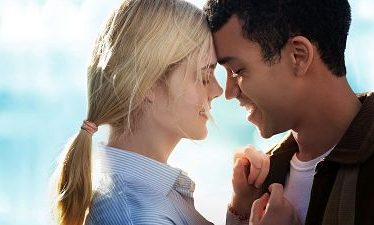 Violet y Finch (2020)